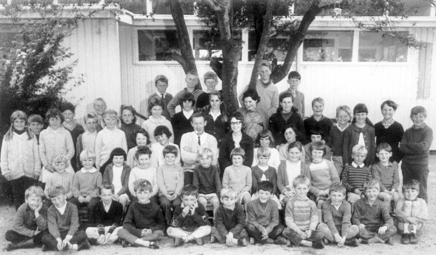 A class photo from Hazelwood North School